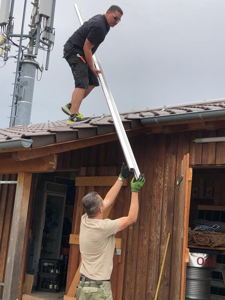 Montage der Photovoltaikanlage Montage der Photovoltaikanlage